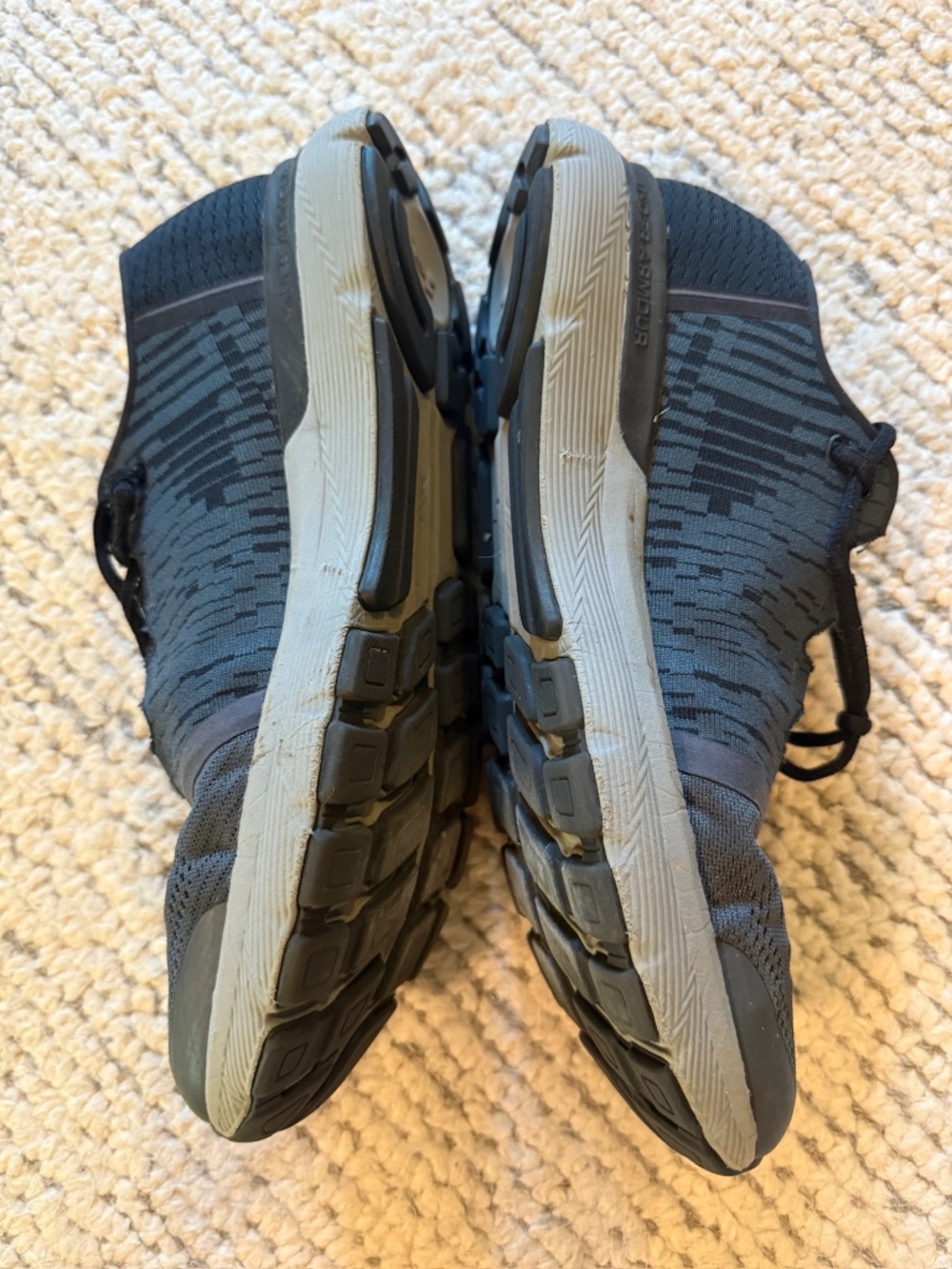Under Armour mens 11.5 - Picture 4 of 5
